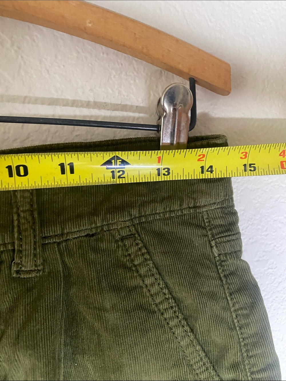 💋 Olive green American Eagle cuffed corduroy shorts with pleated front! - Picture 8 of 8